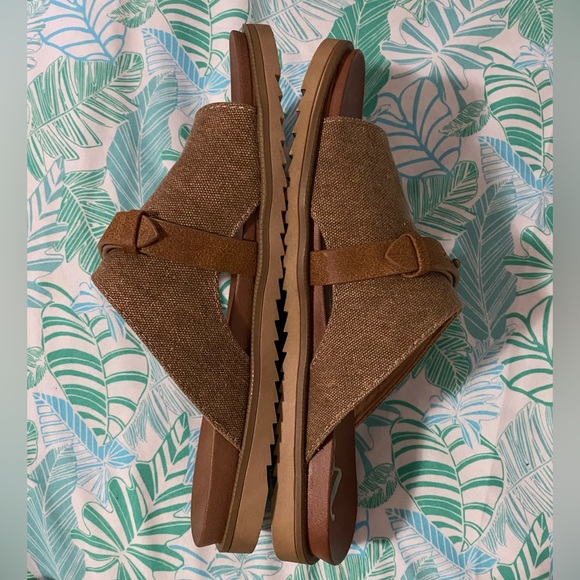 Very G Tan Sandals - Picture 7 of 10